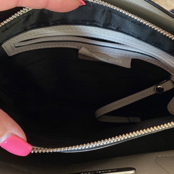 Michael Kors handbag - Picture 9 of 14